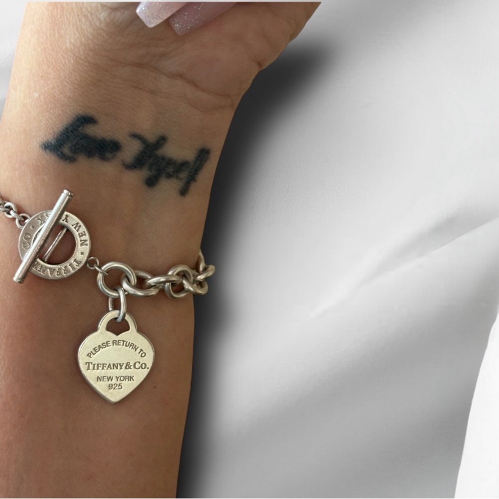 💯 Authentic Tiffany and Co. Heart Tag Toggle Bracelet